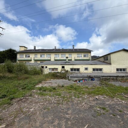 Edificio de uso mixto en Cedeira